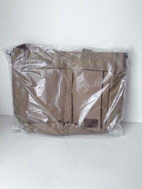 NWT Bella Russo Tote Bag with Detachable Shoulder Strap and Pockets